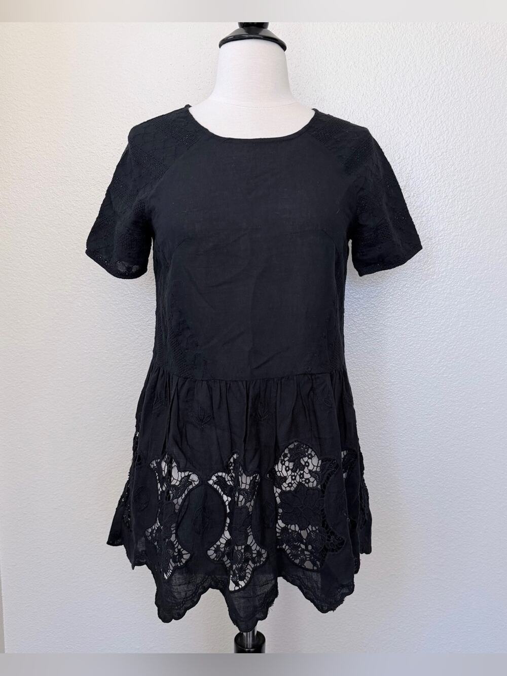 Anthropologie HD In Paris Black Mixed Lace Insert Tunic Top short sleeve